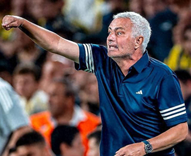 穆里尼奥带队逆转晋级，欧冠正赛只差一步！